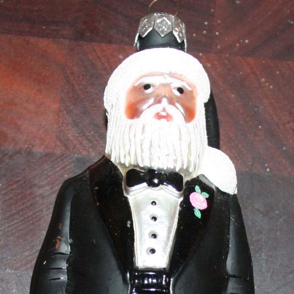 Patricia Breen Glass Christmas ornament SANTA STEPS OUT 1997 Neiman Marcus Excl